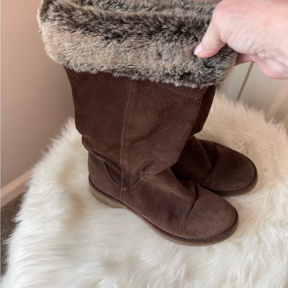 Brown Suede Boots with Faux Fur Trim, size 7 in GUC